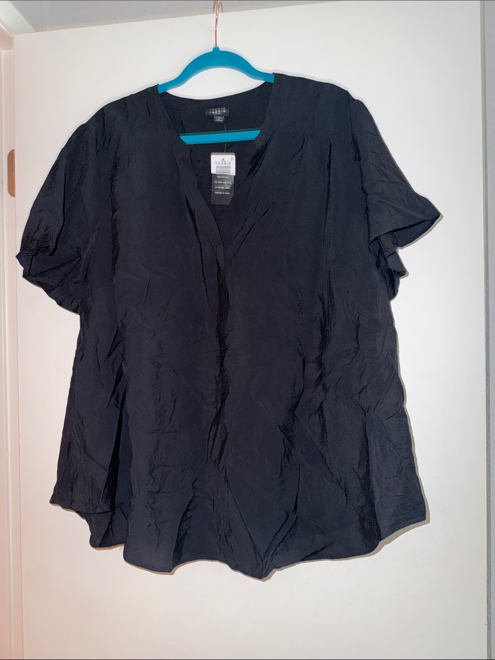 Torrid size 3 (22-24) Black V-Neck Flutter Sleeve short sleeve Blouse top NWT